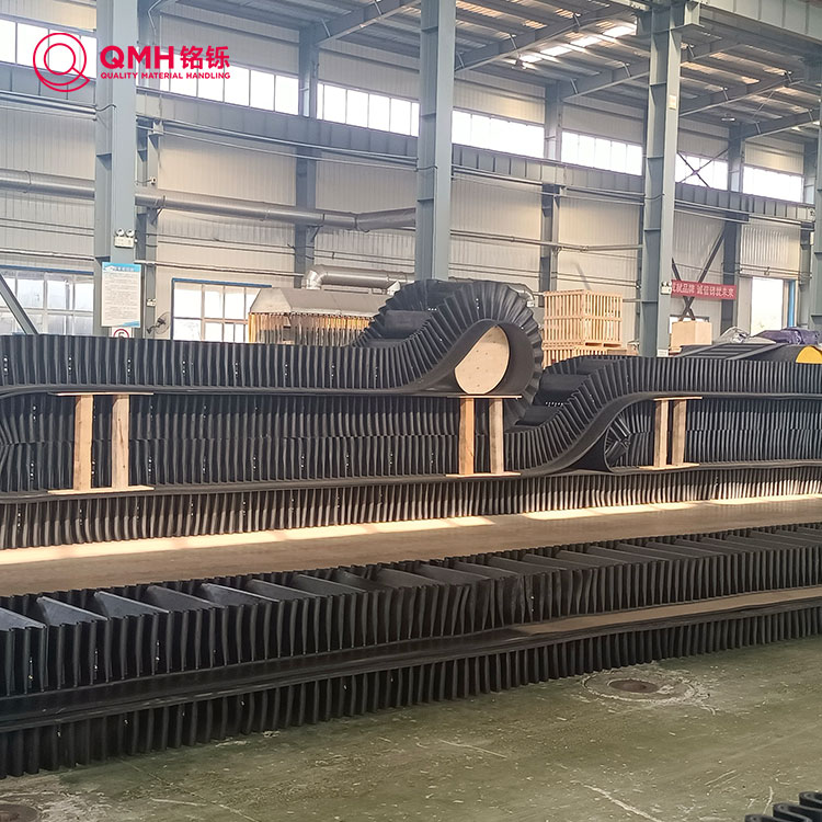 Trong hoàn cảnh nào sẽ sử dụng băng chuyền bên hông sóng?