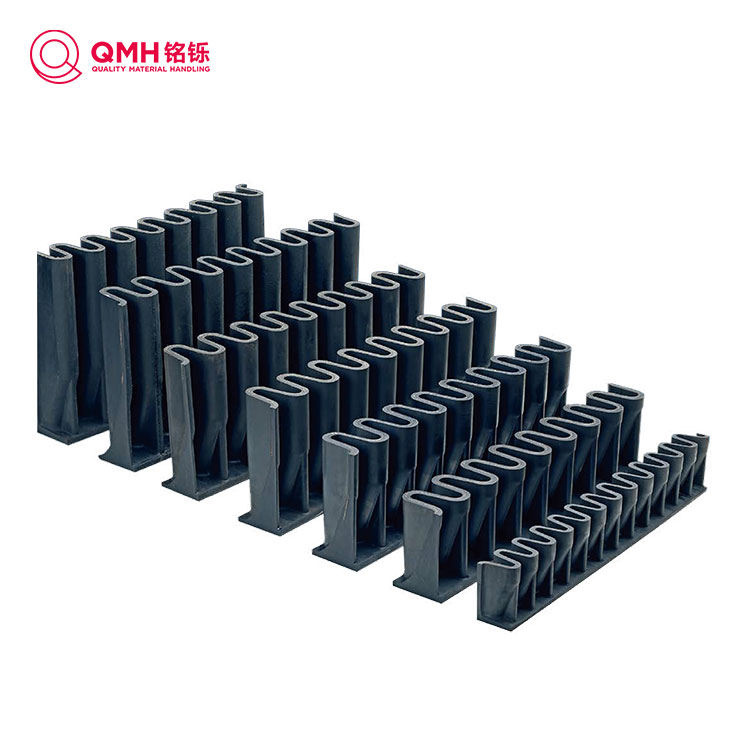 Tại sao thành bên của băng tải có thành bên lại cần thiết để xử lý vật liệu ở góc cao?