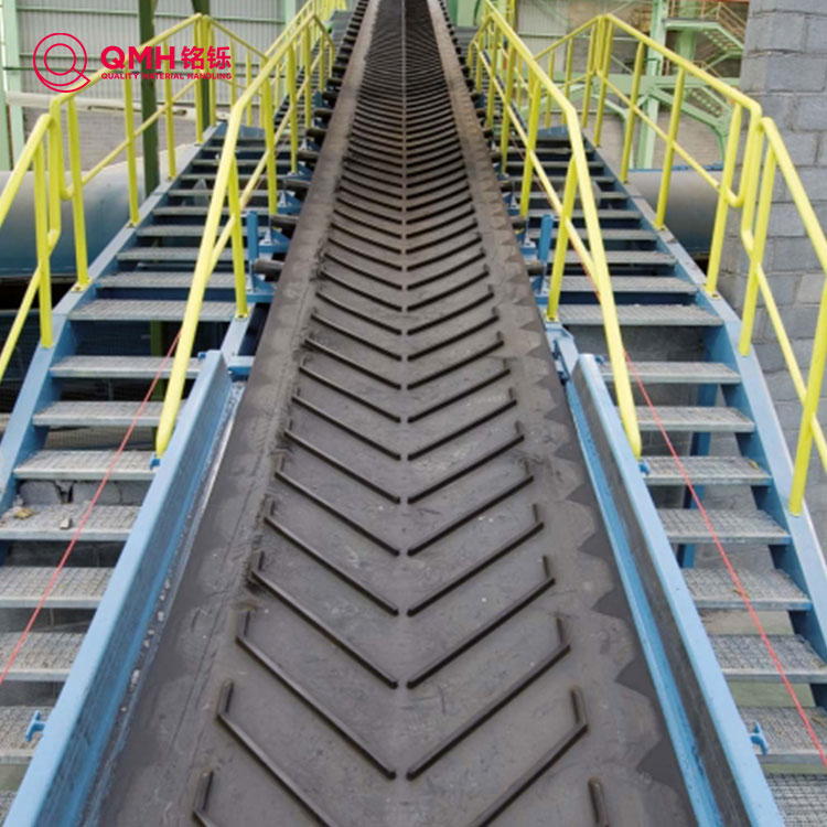 Băng tải Chevron cải thiện hiệu quả xử lý vật liệu như thế nào?